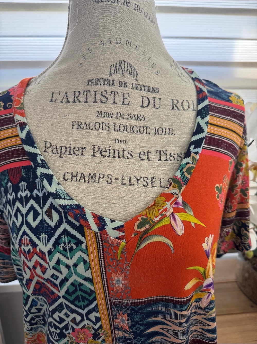 Johnny was Allie Flower Women's V-Neck Top - Orange Multi color size large - Picture 2 of 7